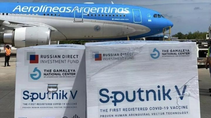 VACUNAS: despega un nuevo vuelo en busca de dosis de Sputnik V