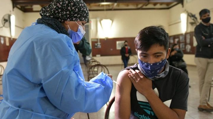 Coronavirus: Más del 60 % de mayores de 18 vacunados y baja de casos