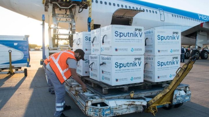 SPUTNIK V: partió el vuelo que traerá más dosis al país