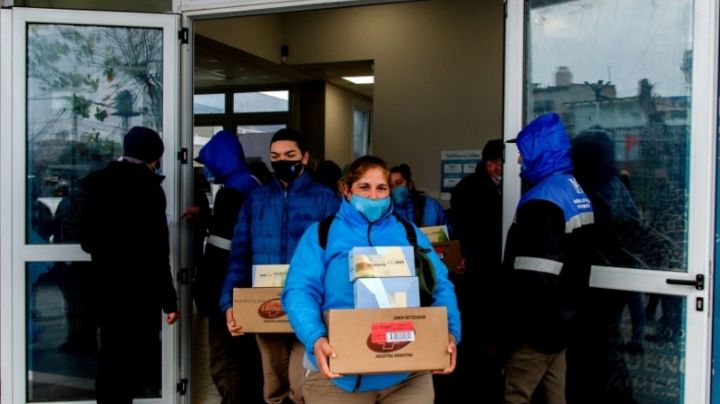 El Gobierno bonaerense gestionó donaciones de embajadas y empresas para los barrios populares