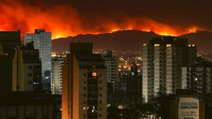 Córdoba: a los trabajos de los bomberos y brigadistas se suma el Ministerio de Ambiente de la Nación