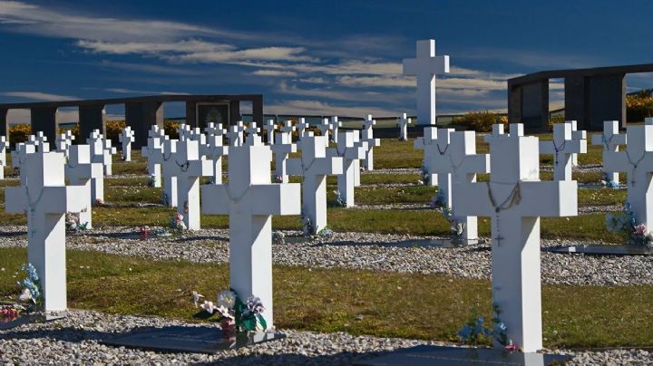 Malvinas: exhumaron los restos de cinco personas en el cementerio de Darwin