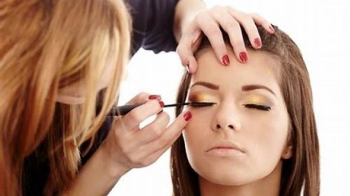 Este es el truco infalible del maquillaje para disimular los párpados caídos