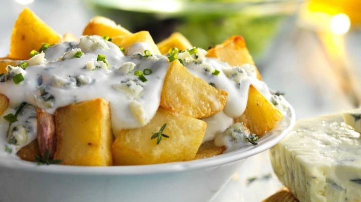 Receta culinaria: Papas fritas con salsa de queso azul