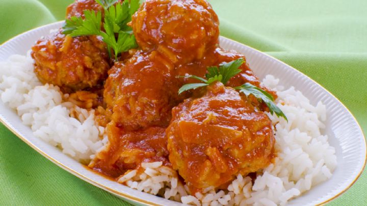 Albóndigas con arroz: Una clásica y deliciosa receta muy fácil de preparar