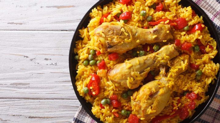 Receta imperdible: Arroz con pollo, un manjar para pasar el frío