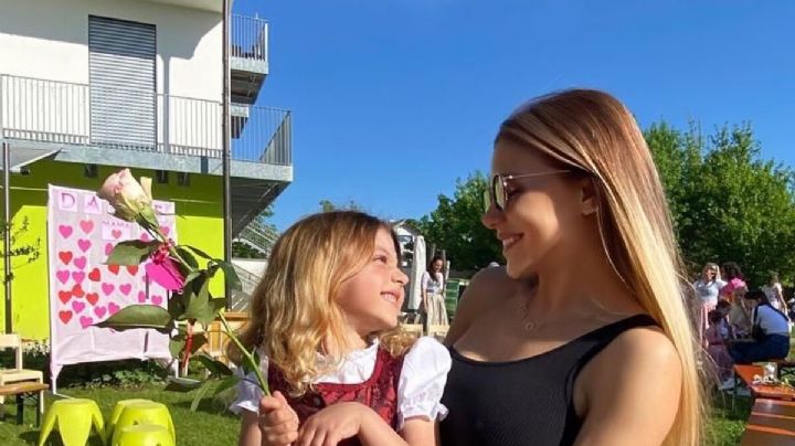 Emma la hija de Evangelina Anderson, enterneció las redes con su talento