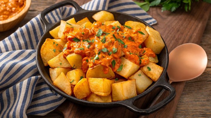 Esta es la mejor receta de papas bravas que podés probar