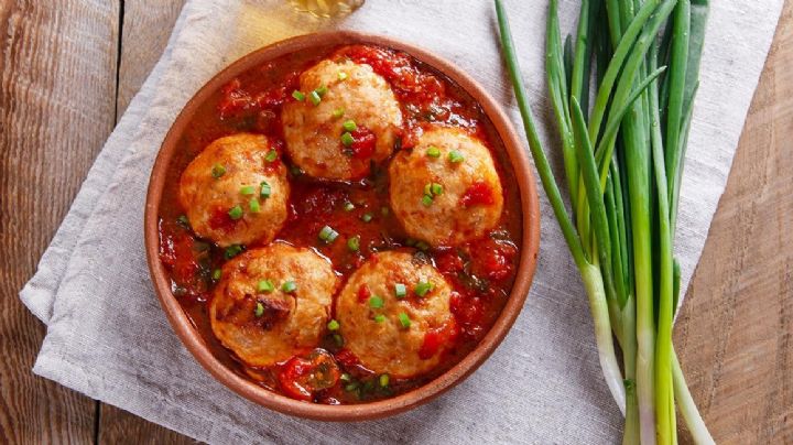 Albóndigas de Pollo con puré de brócoli, una receta fácil y deliciosa