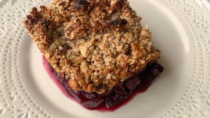 Crumble de arándanos, manzana y avena: una receta deliciosa y saludable