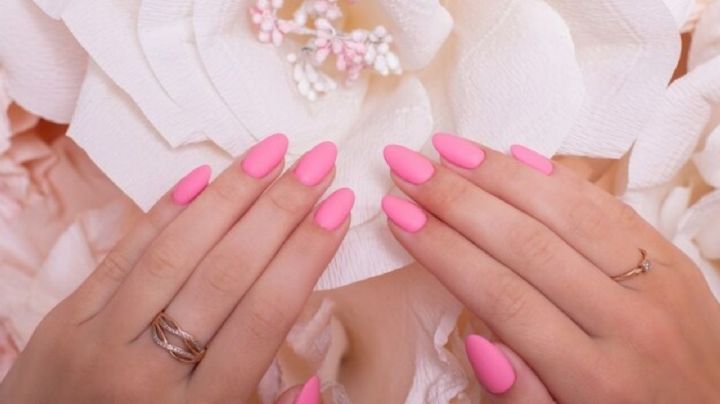 Uñas acrílicas: diseños en rosa para darle sutileza y elegancia a tus manos