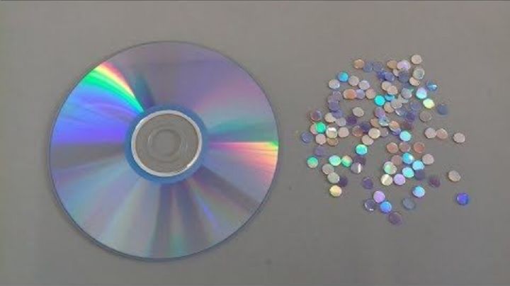 Transforma un viejo DVD en un hermoso dije con esta idea de manualidades