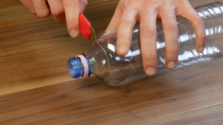 Manualidades: Haz una lámpara de noche con medias y botellas de plástico recicladas en simples pasos
