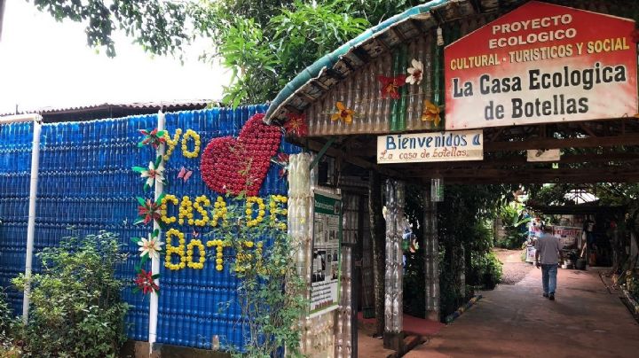 Conoce la primera casa hecha con botellas y materiales reciclados