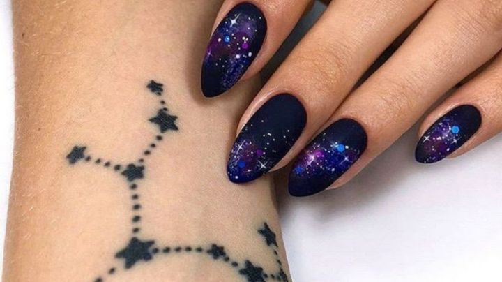 Cosmic nails, 4 diseños de uñas sutiles con la Luna como protagonista