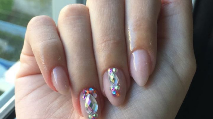 Crystal nails, 4 diseños de uñas que transformarán tus manos en piezas de joyería