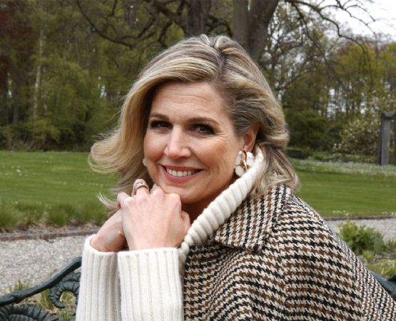 Máxima de los Países Bajos dio cátedra de estilo con su look monocromático