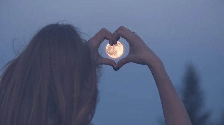 Rituales de Luna Llena: Cómo usar el ajo y el café para desbloquear el camino al éxito