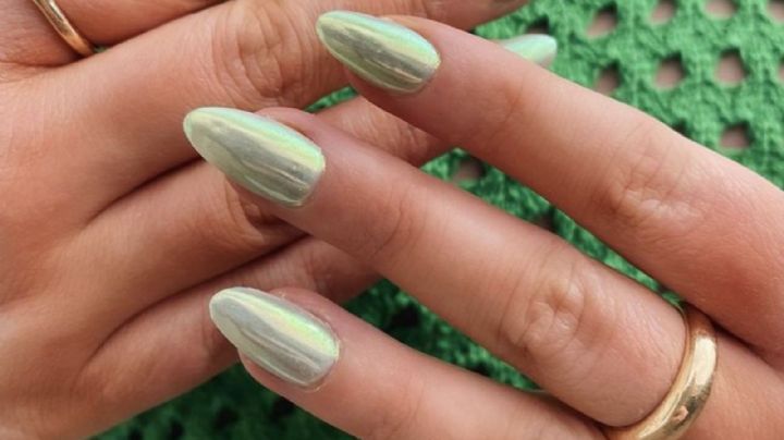 Chrome nails, diseños de uñas que combinan perfecto con todo tipo de look