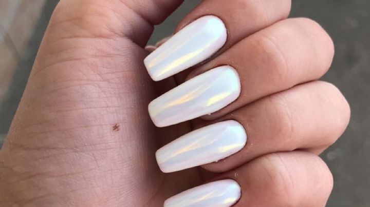 White chrome nails: 7 diseños de uñas para mujeres con estilo