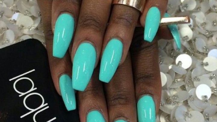 Turquoise Nails: francesas, brillantes, floreadas, o efecto mármol diseños perfectos para tus uñas