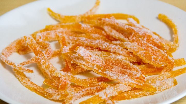 No lo tires, prepara un delicioso snack con cáscaras de naranja y esta simple receta