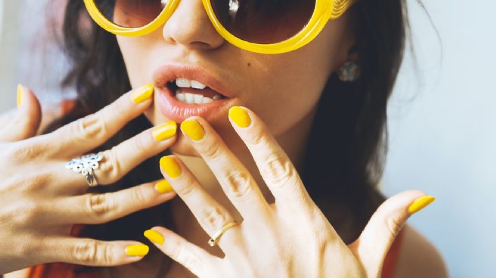 Yellow nails, 7 diseños de uñas que rejuvenecen y estilizan tus manos