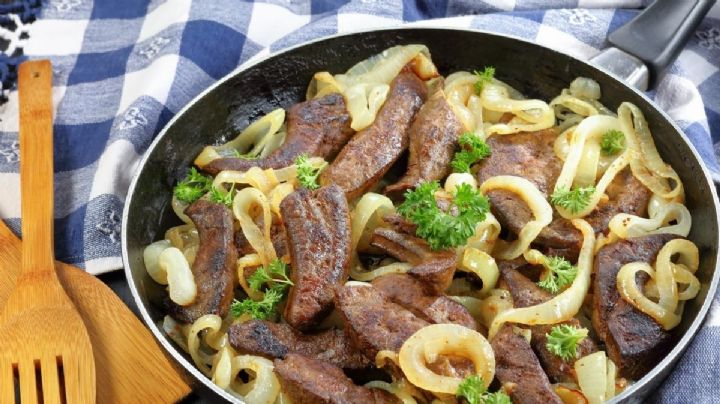 Hígado encebollado, una receta económica e ideal para los fríos días del invierno