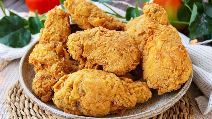 Pollo frito, la receta con el secreto para que queden jugosos por dentro y crocantes por fuera