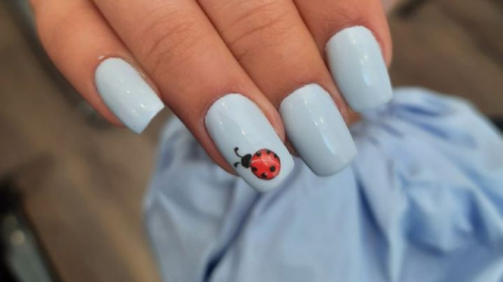 Ladybug nails, un diseño de uñas divertido y original que puedes hacer en casa en solo cinco pasos