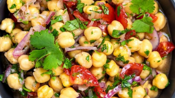 Ensalada de garbanzos a la turca, una receta fácil y ligera para comer sin culpa