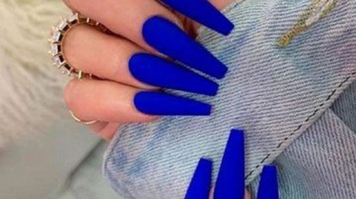 Blue nails, cinco diseños de uñas  para llevar el tono azul a todos lados