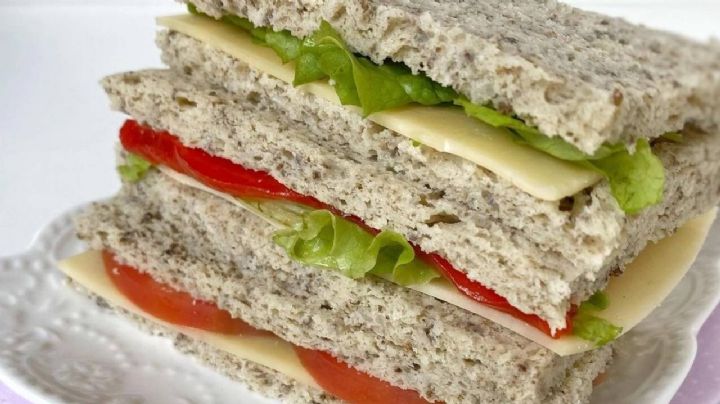 Con esta receta prepara un sándwich con pan de miga esponjoso sin lácteos, sin huevo y sin gluten