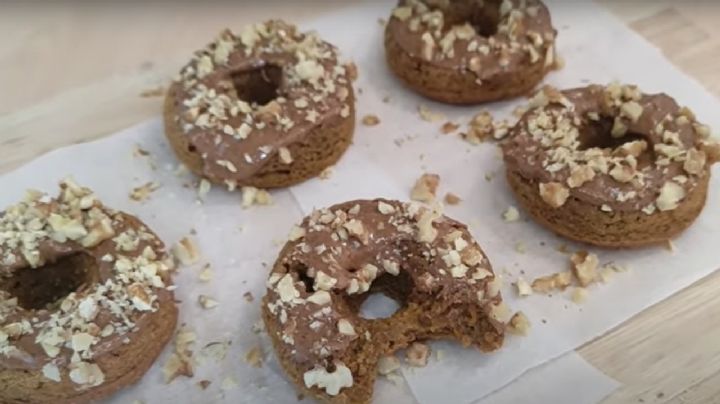 Donuts de zanahoria y avena con crema de almendras, una receta sin TACC, sin huevos y sin lácteos