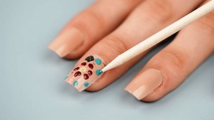 Flower nails, un diseño de uñas fácil que puedes hacer en casa sin lampara