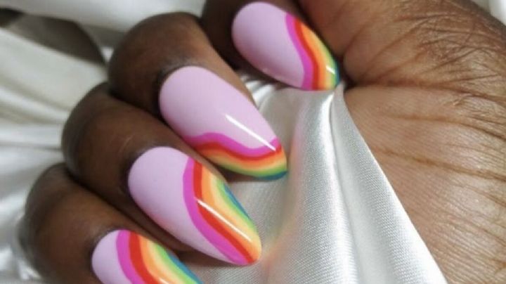 Rainbow nails, decora tus uñas con este diseño en la comodidad de tu hogar