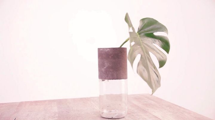 Escayola y botellas de vidrio recicladas: una combinación perfecta para la decoración de tu casa
