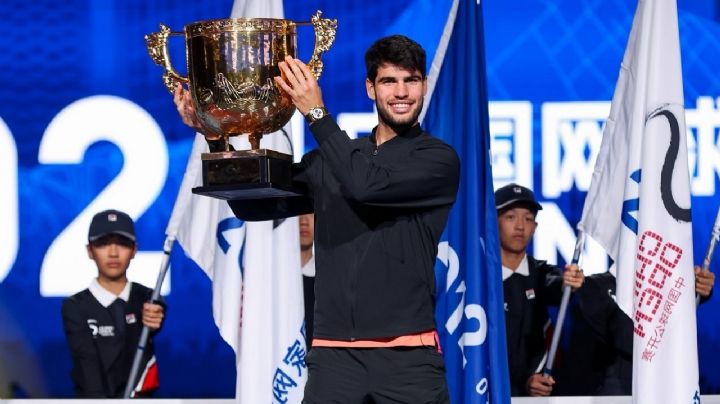 Carlos Alcaraz sacó su mejor tenis en Pekín y derrotó a Jannik Sinner en un partido épico