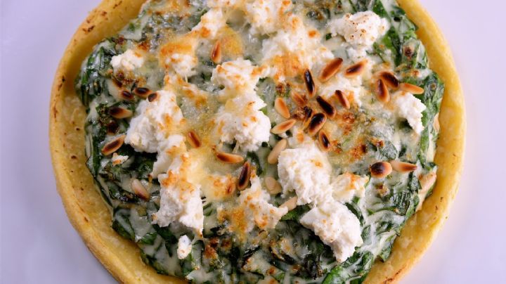 Sorprende a todos con esta receta de fainá gratinada con queso y espinaca