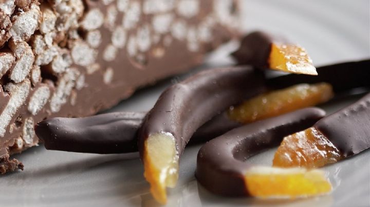 Naranjitas confitadas y bañadas en chocolate: La receta de un delicioso arte culinario