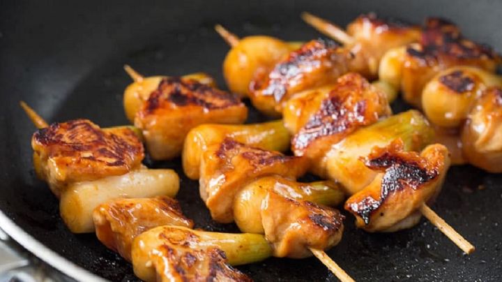 Brochetas de pollo: Una receta exprés con un resultado delicioso