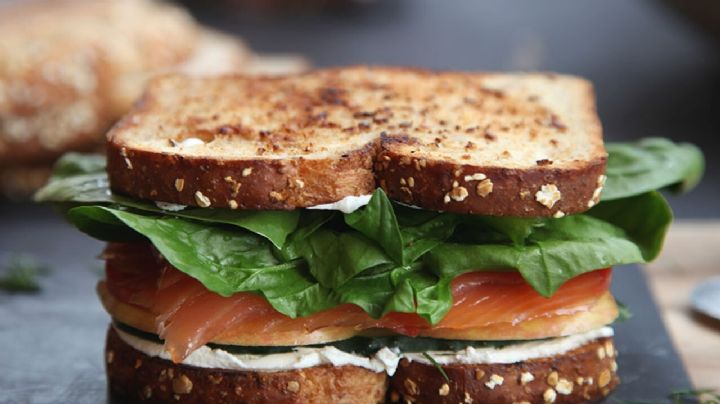 Receta saludable: sándwich proteico de salmón y espinacas