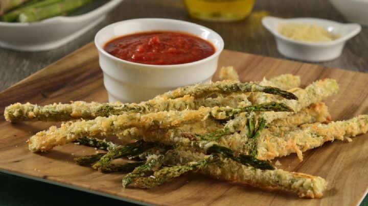 Espárragos empanizados con queso parmesano: una receta saludable