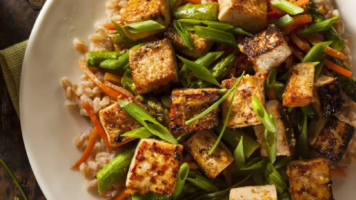 Receta vegana: Salteado de verduras con tofu, ¡delicioso y súper nutritivo!