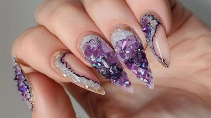 Así son las uñas inspiradas en los cristales o piedras preciosas que son tendencia