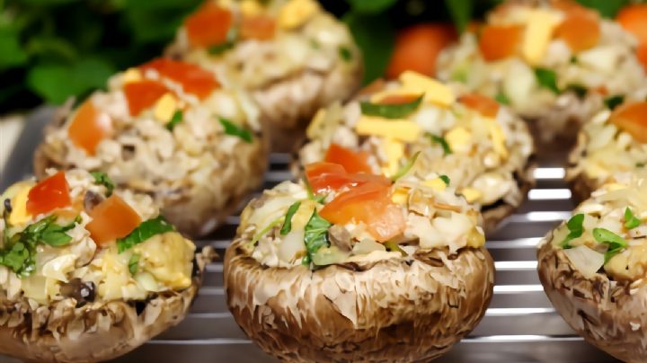 Champiñones rellenos de espinaca, puerro y queso: una receta irresistible
