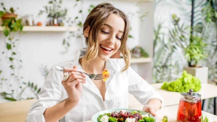 Toma nota de los 5 alimentos que te ayudarán a lucir un pelo sano y fuerte