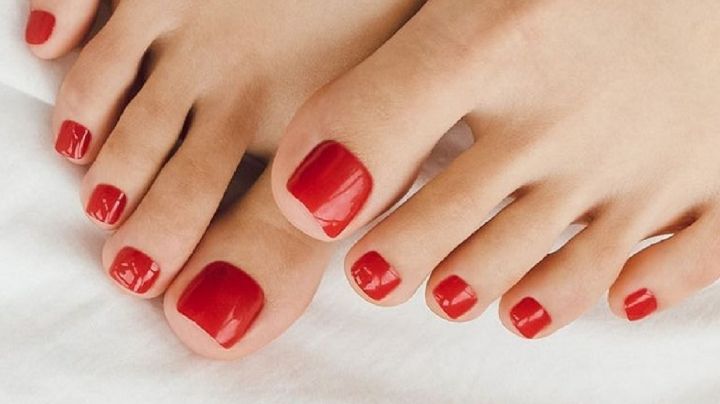 Los 5 colores de uñas para los pies que arrasan esta temporada