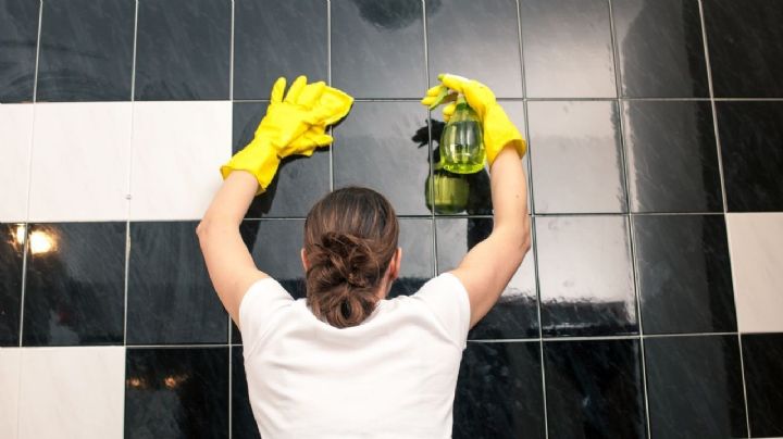 Haz que las cerámicas de tu baño queden relucientes con este increíble truco de limpieza