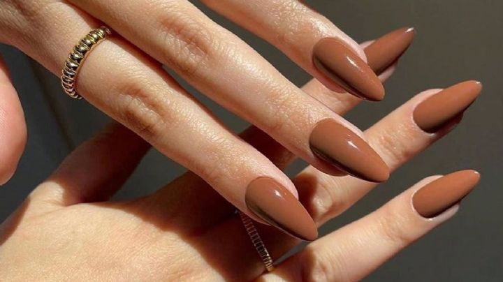 Tendencia en uñas: 4 ideas de manicura mocha mousse, la más chic del 2025